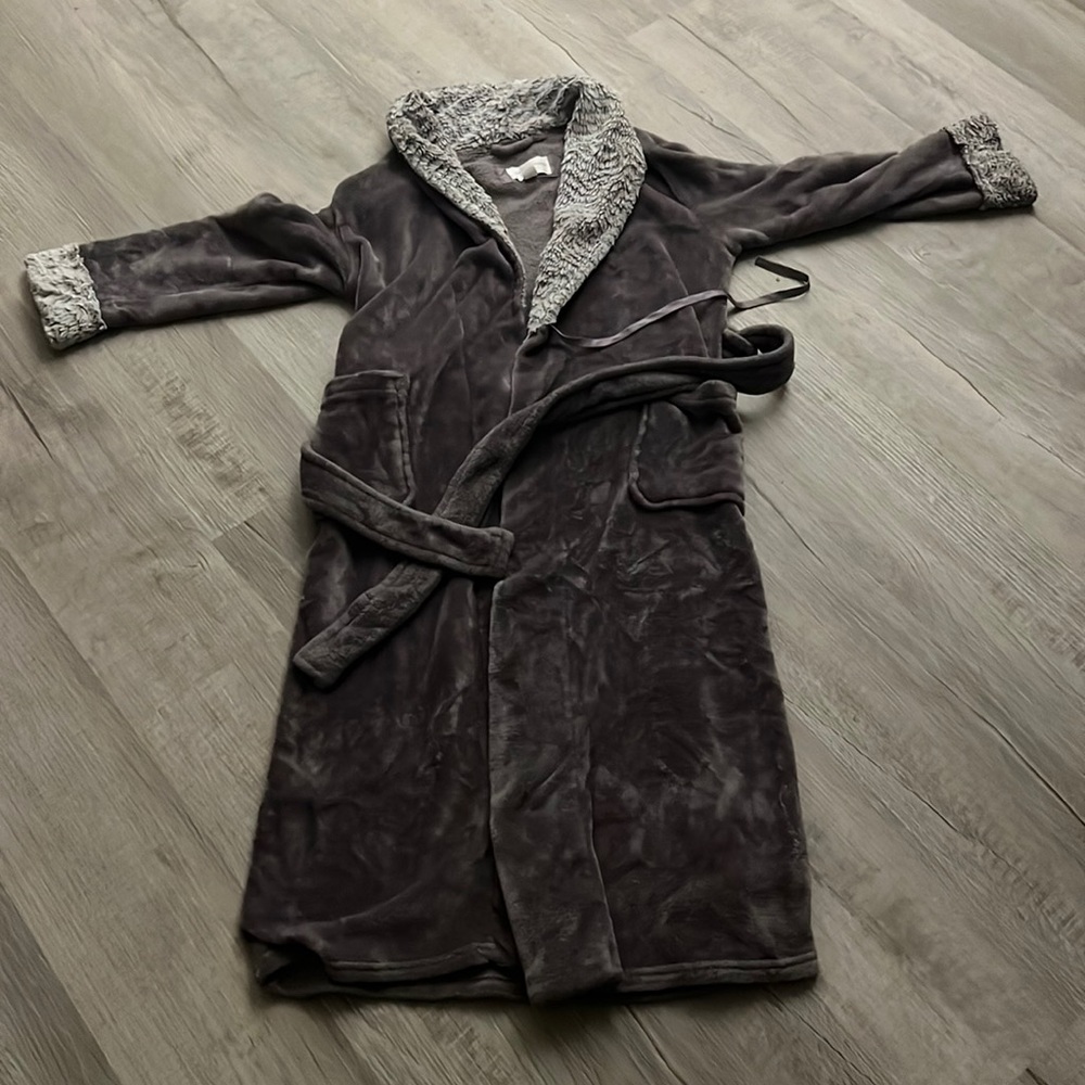 Carole hochmam small bath robe.   Womens.